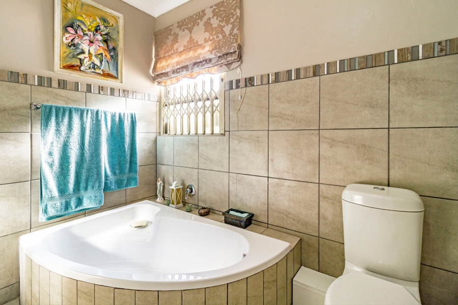 8 Bedroom Property for Sale in Helderberg Estate Western Cape